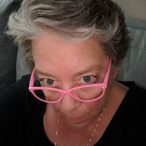 Meet your Posher, Carolyn